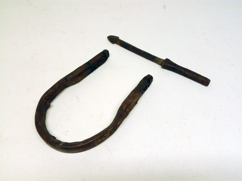 candado herramienta campo madera 30x34x3_5 1u